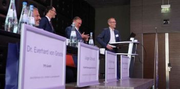 Vortragsreferent Herr Dr. Everhard von Groote. Urheberrechte des Photos: Nicolas Det. Alle Nutzungsrechte erworben durch 1155PM consultants GmbH.
